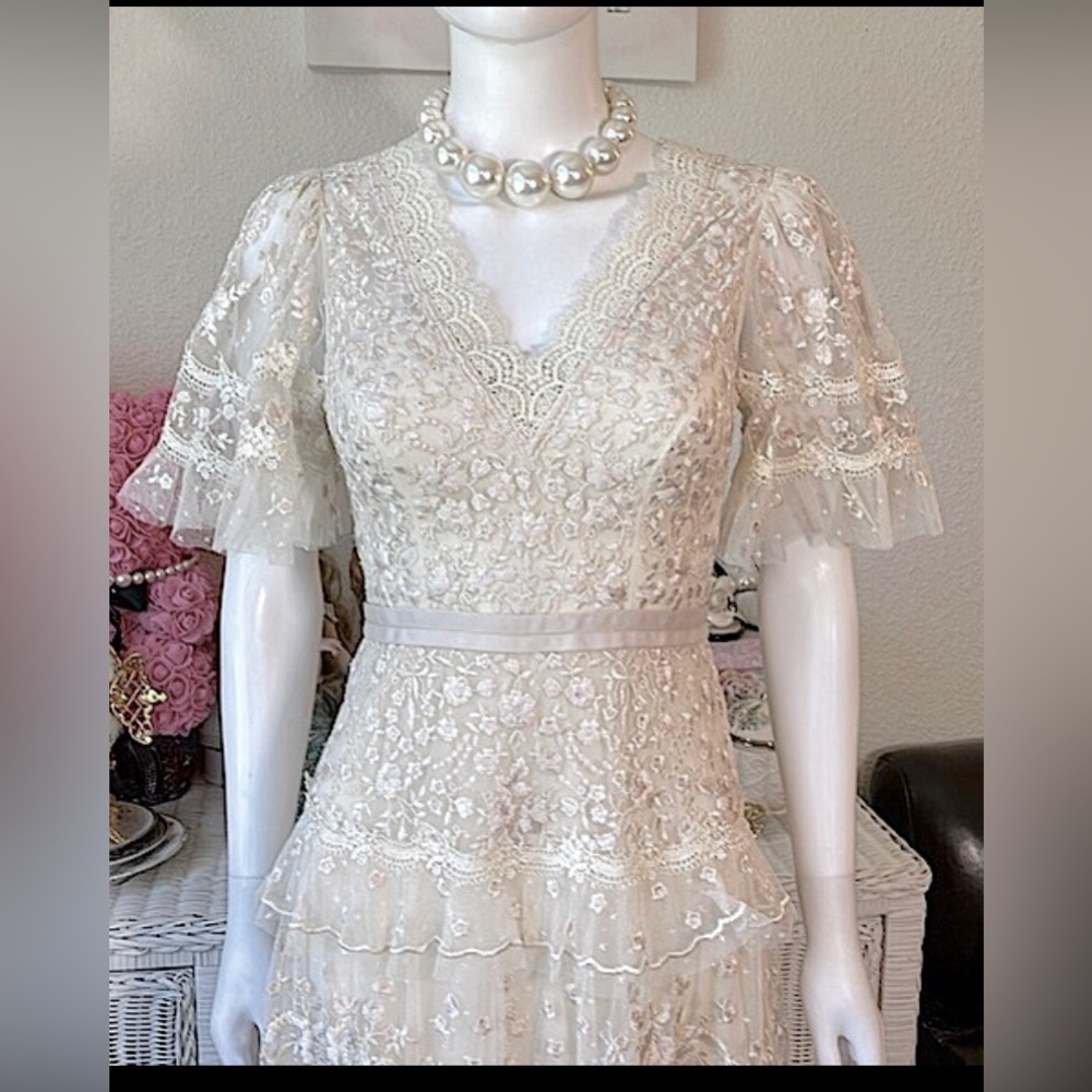 Needle & Thread Francine Lace gown in champagne pink color Size 2 NWT - Picture 6 of 14